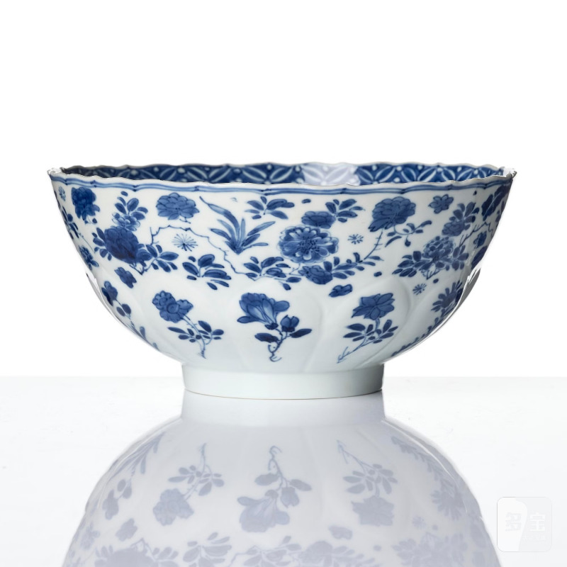 A blue and white 'floral' bowl, - 图3